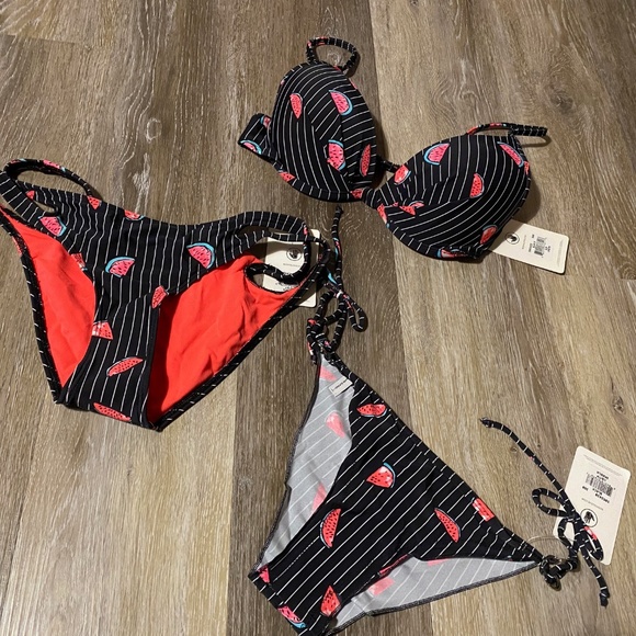 BNWT - Body Glove Watermelon Essence 'Greta' Convertible Bikini Top - Size S - Picture 4 of 5